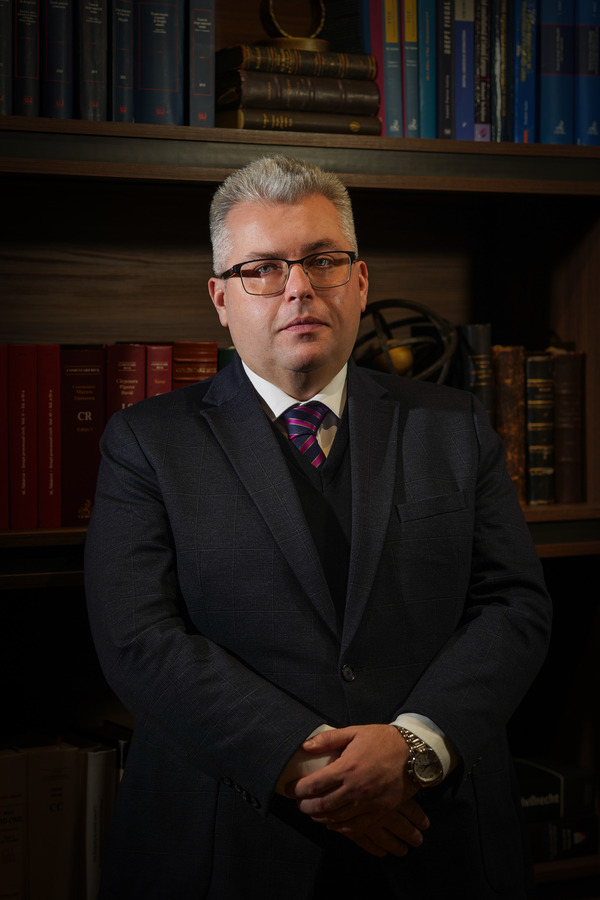 Av. dr. Dan-Adrian CĂRĂMIDARIU