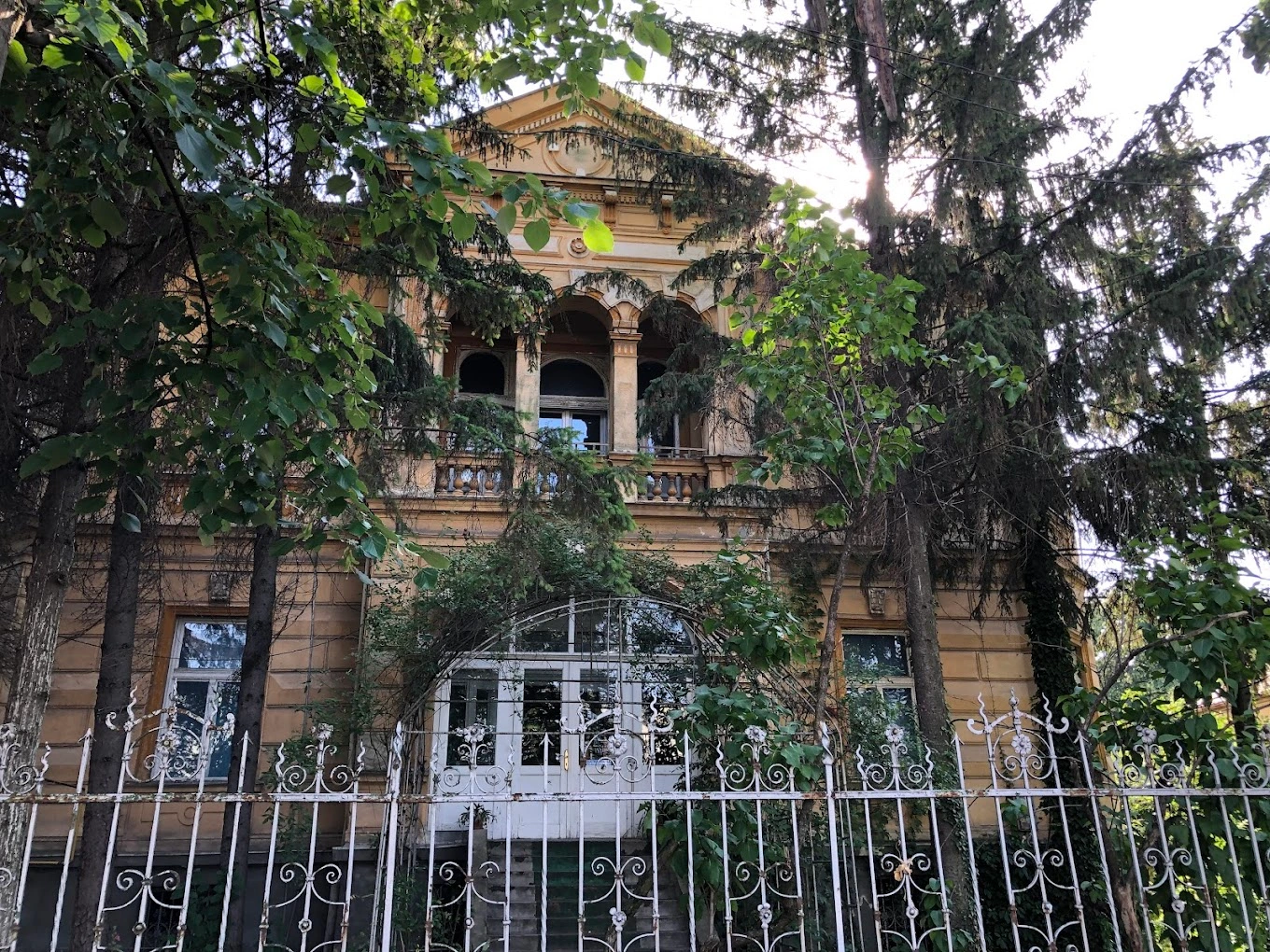 Despăgubiri de 4 milioane de lei pentru un imobil preluat abuziv înainte de 1989